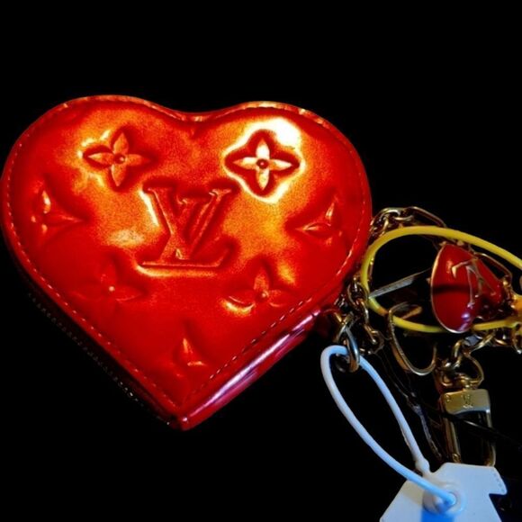 Louis Vuitton Porte-Monnaie Couer Vernis Heart Change Purse or Wallet - Picture 1 of 7